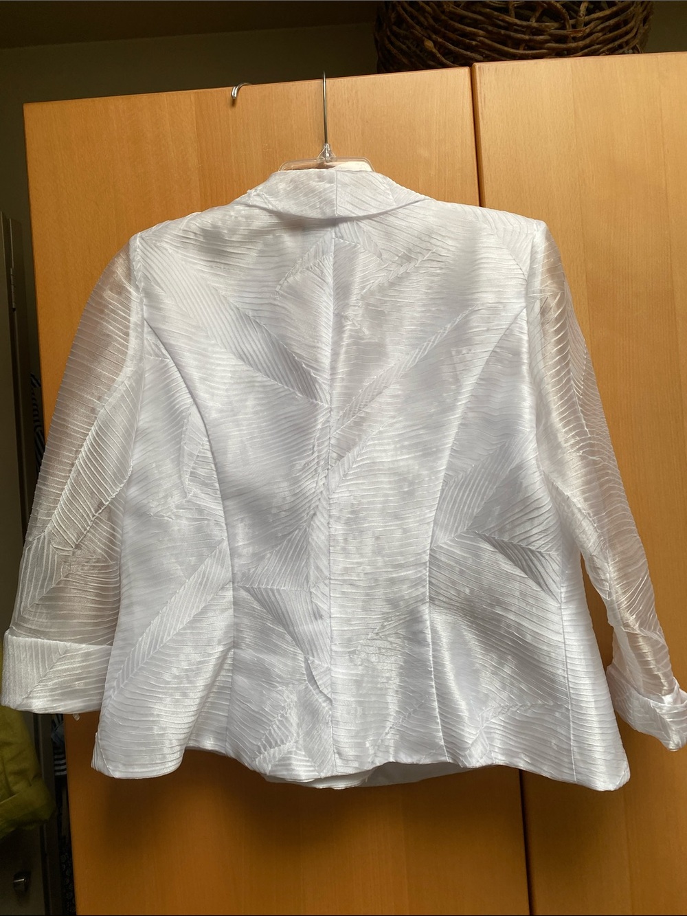 Fancy white jacket - Picture 5 of 5